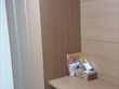 Quarto/escritório com bancada para home office 