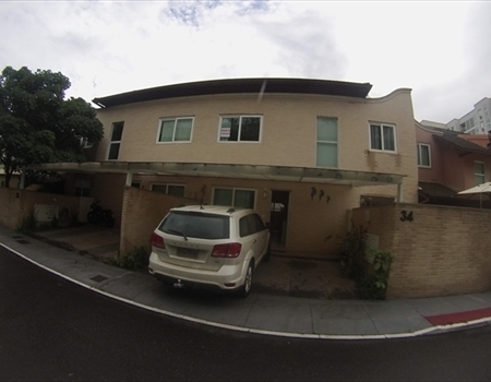 Casa duplex em Jardim Camburi