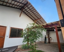 EXCELENTE CASA DE 03 QUARTOS, SENDO 02 SUÍTES EM JARDIM CAMBURI.