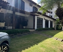 Casa com Piscina – 4 Quartos em Jardim Camburi – 600 m² de Terreno