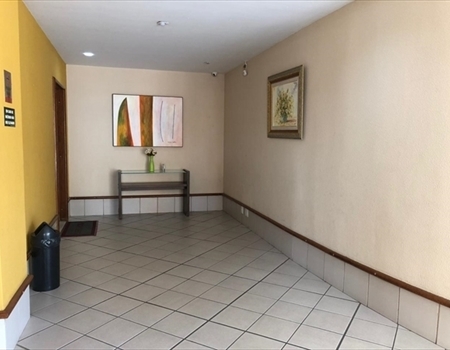 Apartamento 02 quartos com armários