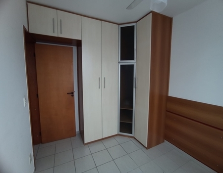 Apartamento 02 quartos com armários e ar condicionado