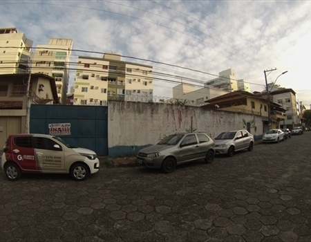 Terreno comercial em Jardim Camburi